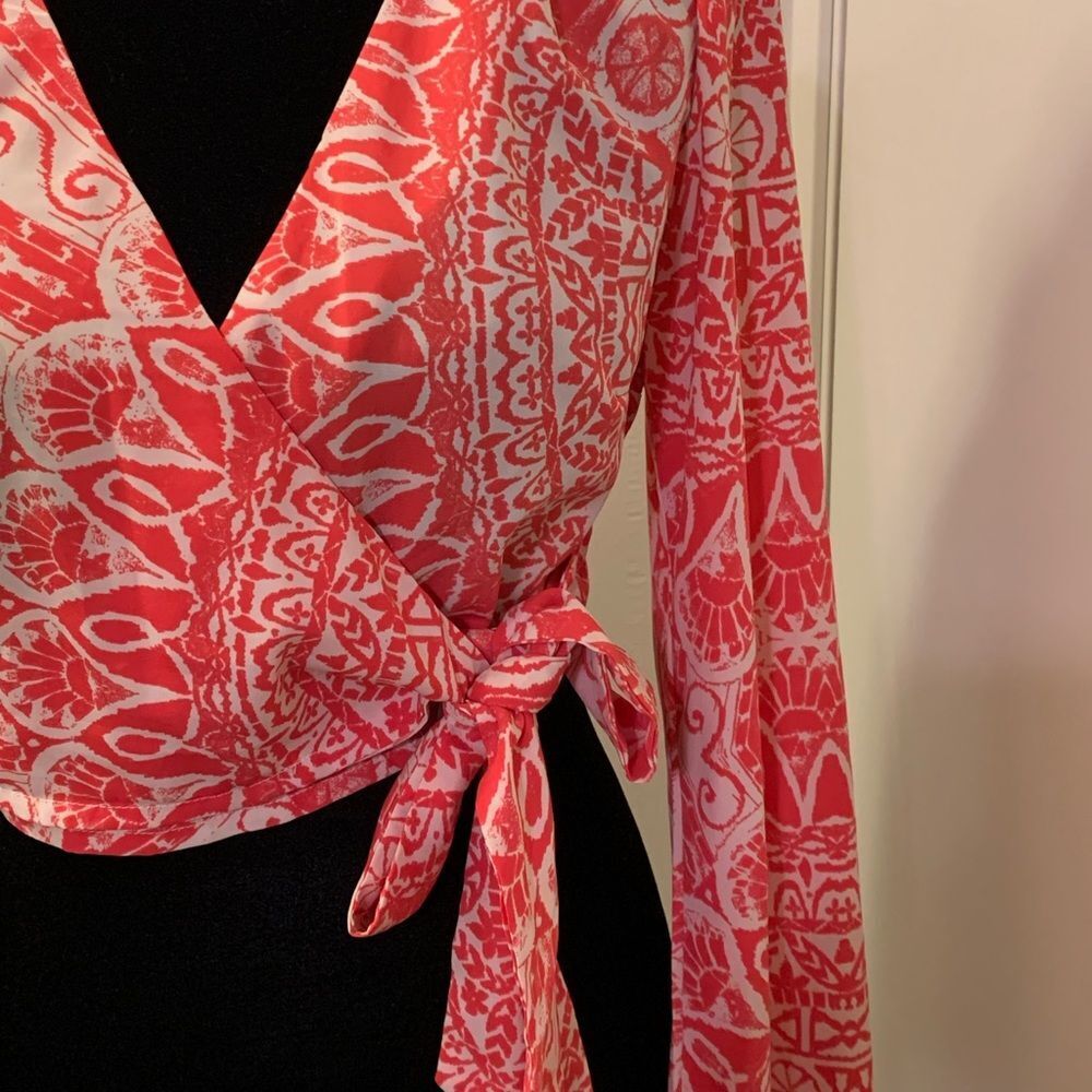 BOBBI ROCCO Bell Sleeve Cropped Blouse - Picture 5 of 7